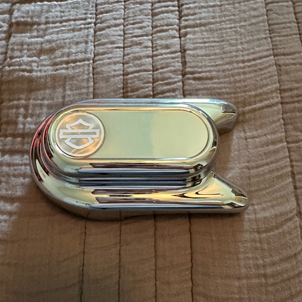 Harley-Davidson chrome Rocker Swingarm Axle Cover Softail NEW 44345-09